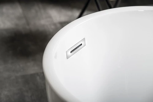 Tisa szabadon álló fürdőkád