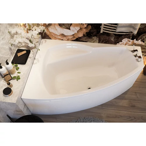 Claudia aszimmetrikus sarokkád