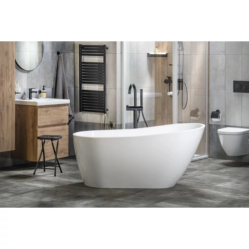 Tisa szabadon álló fürdőkád