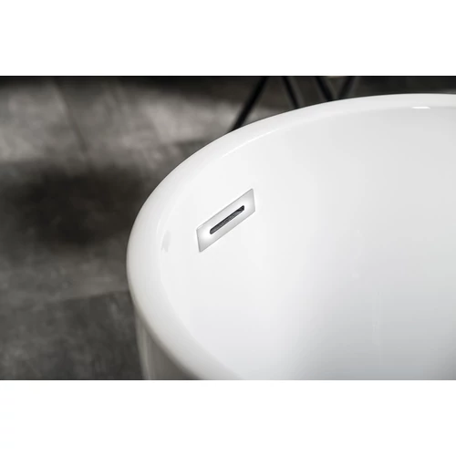 Tisa szabadon álló fürdőkád